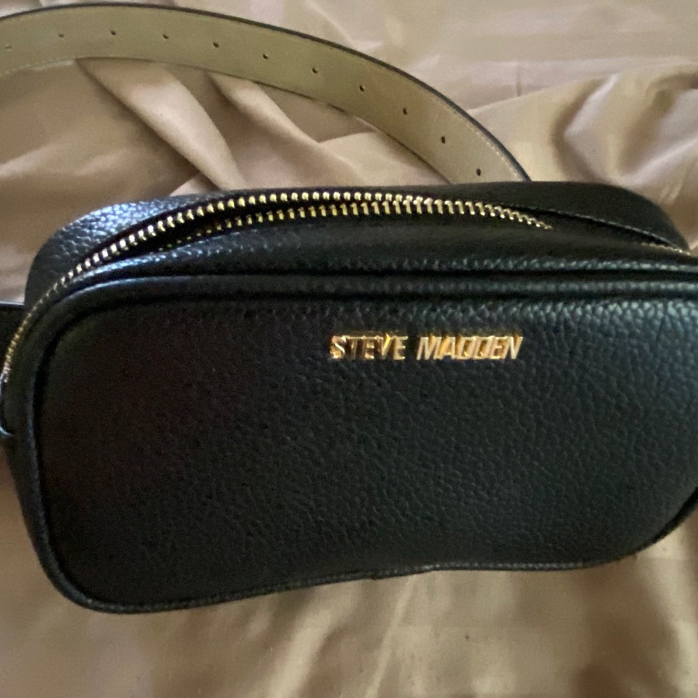 Steve Madden Fanny Pack - Picture 2 of 6